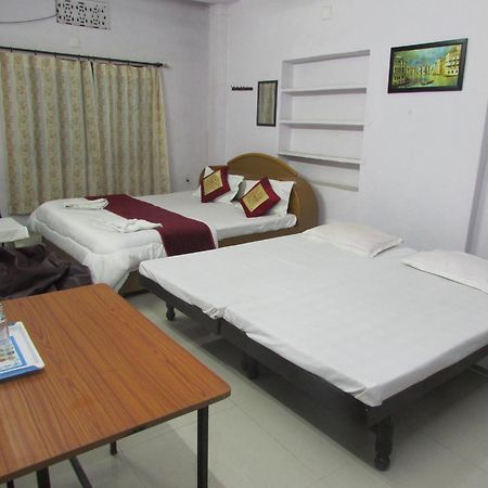Ashish Guest House, Goverdhan Vilas อุเดเปอร์ ภายนอก รูปภาพ