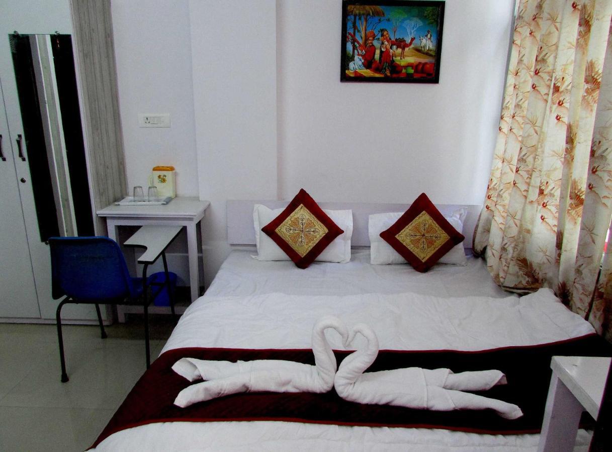 Ashish Guest House, Goverdhan Vilas อุเดเปอร์ ภายนอก รูปภาพ
