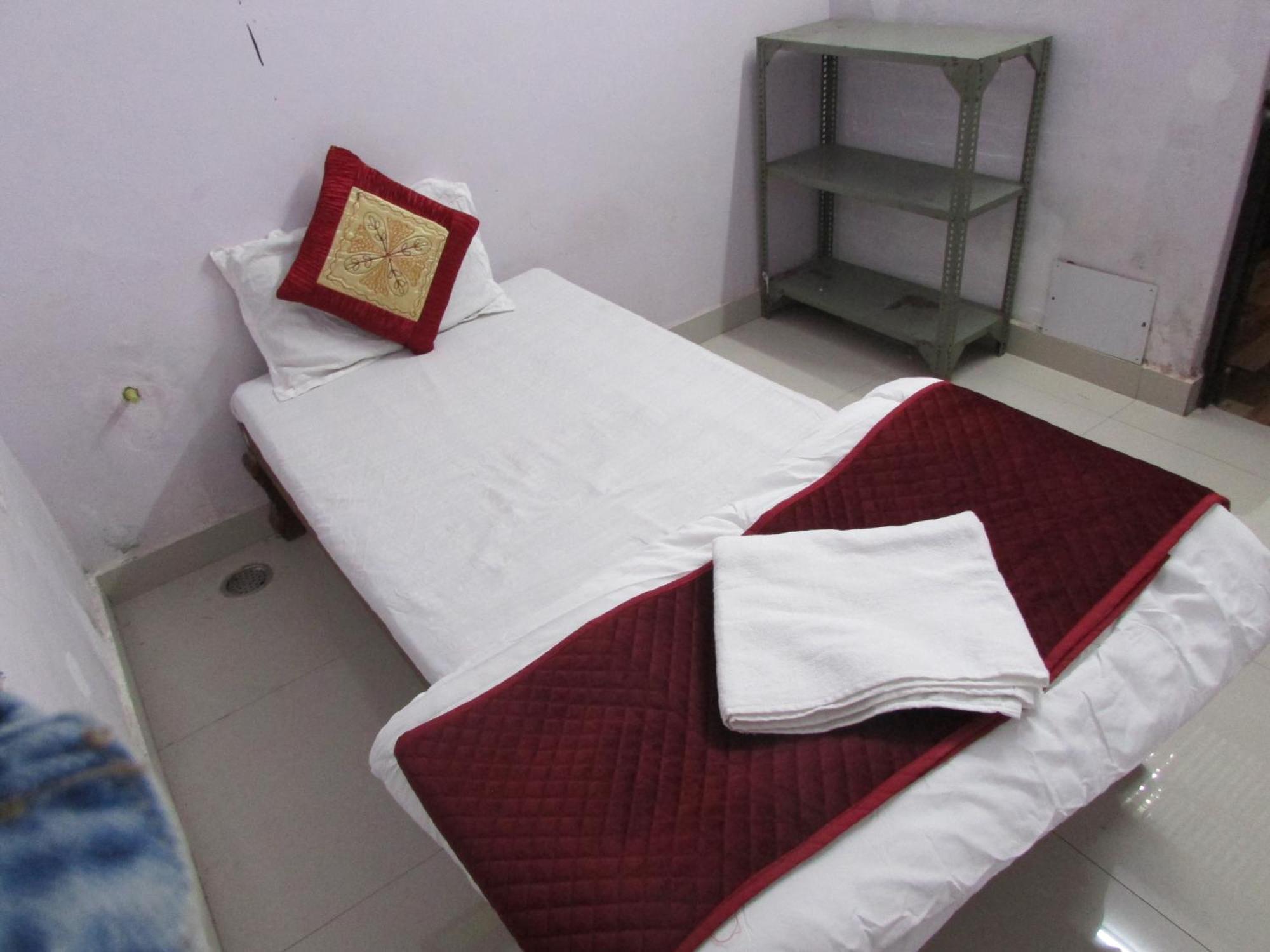 Ashish Guest House, Goverdhan Vilas อุเดเปอร์ ภายนอก รูปภาพ