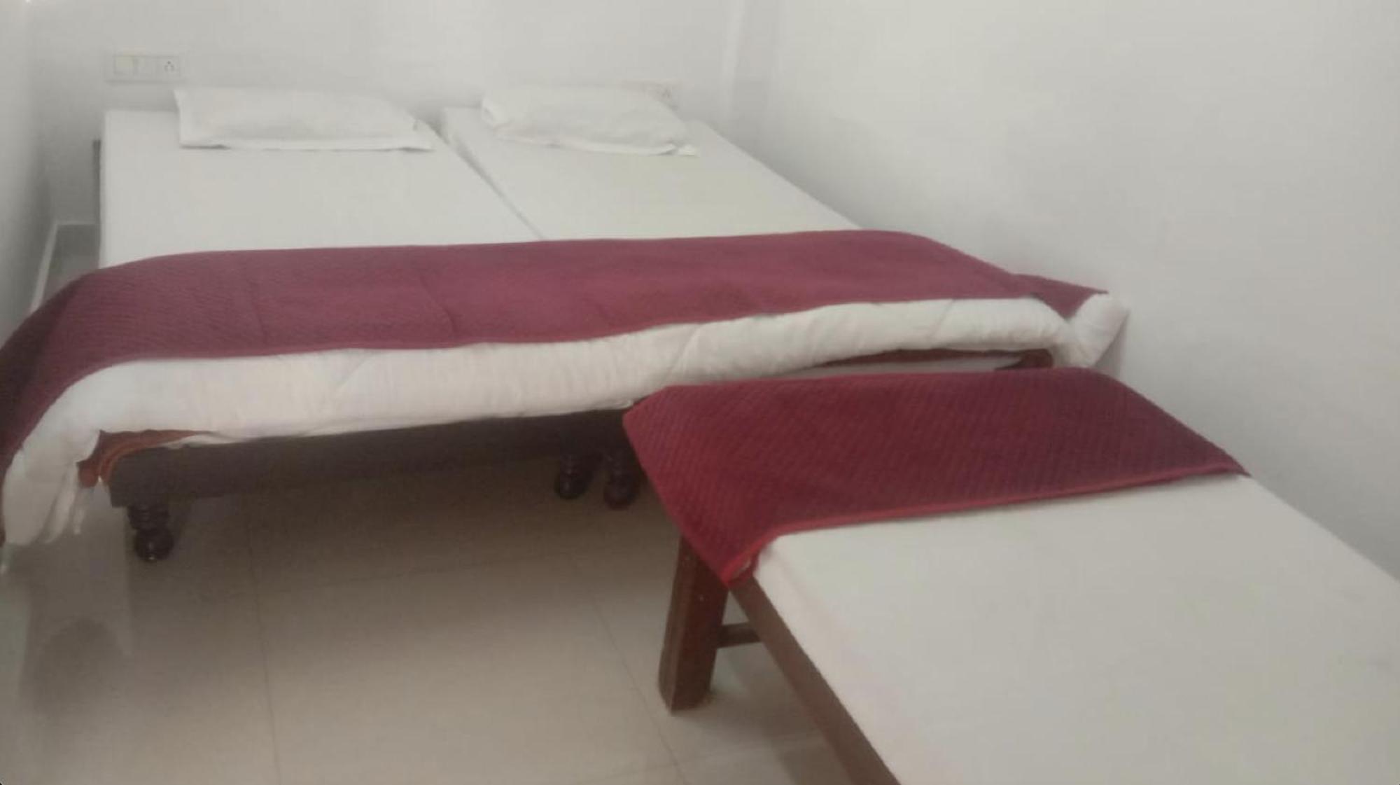 Ashish Guest House, Goverdhan Vilas อุเดเปอร์ ภายนอก รูปภาพ